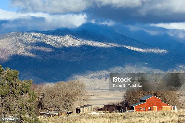 Photo libre de droit de Rouge Ranch banque d'images et plus d'images libres de droit de Nevada - Nevada, Scène rurale, Maison