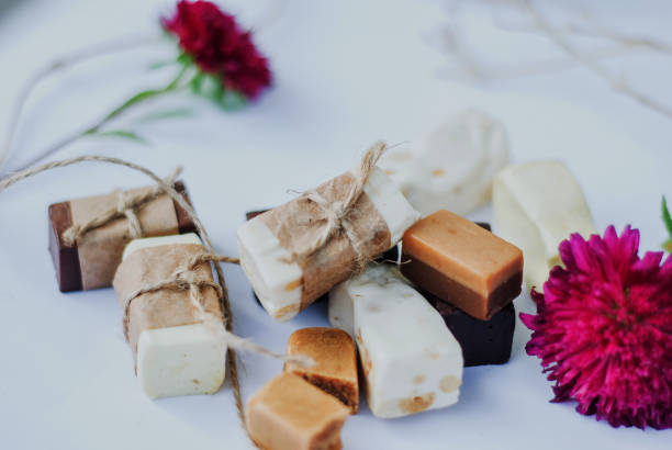 istock Italian nougat bars cut in pieces 949983676
