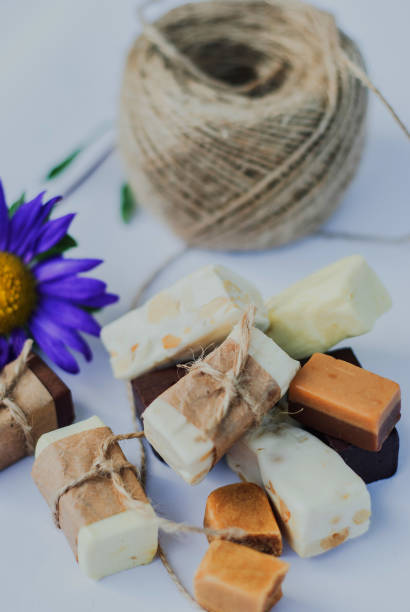 istock Italian nougat bars cut in pieces 949984060