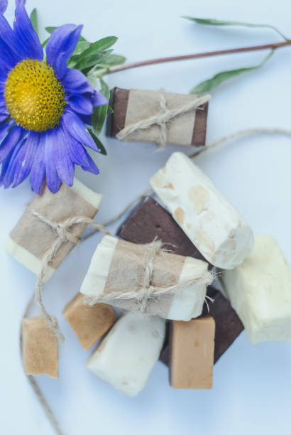 istock Italian nougat bars cut in pieces 949984196