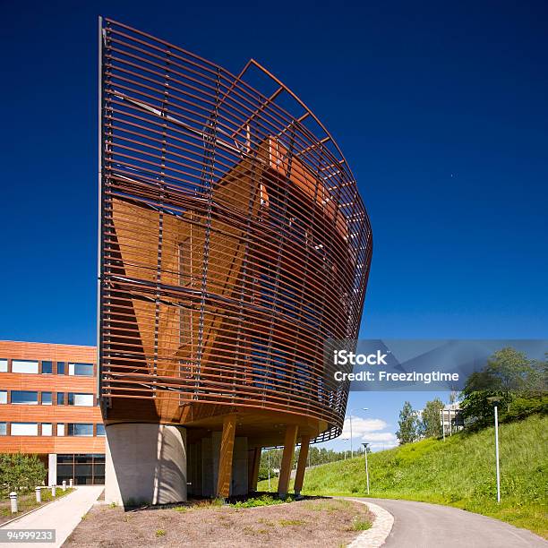 Geschwungenen Hölzernen Wand Stockfoto und mehr Bilder von Außenaufnahme von Gebäuden - Außenaufnahme von Gebäuden, Baugewerbe, Bauwerk