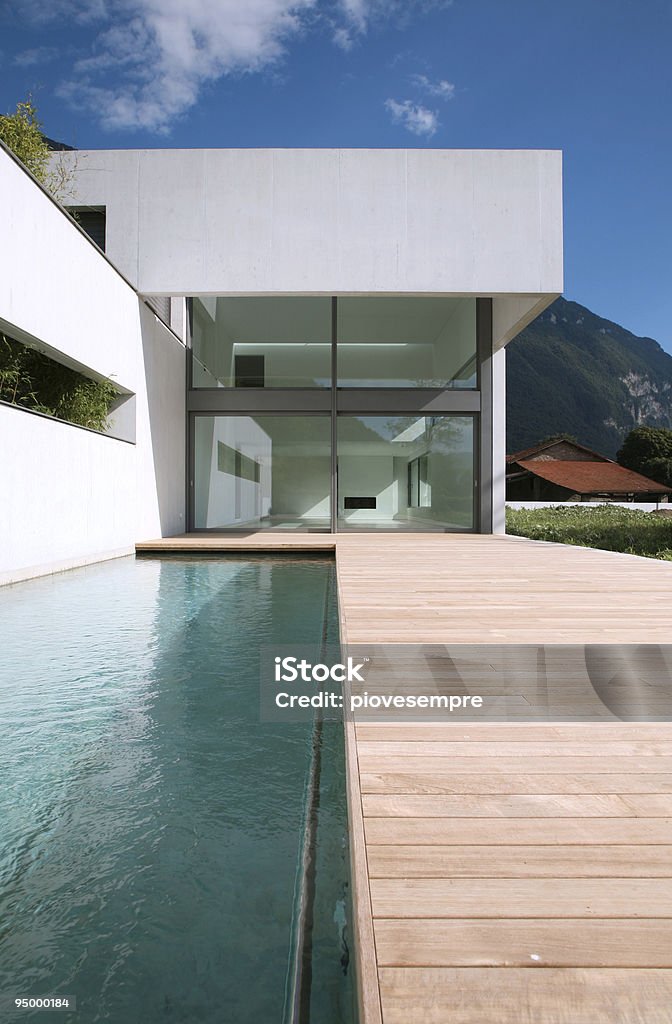 Moderne Haus - Lizenzfrei Schwimmbecken Stock-Foto