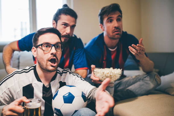 istock Male football supporters 950020566