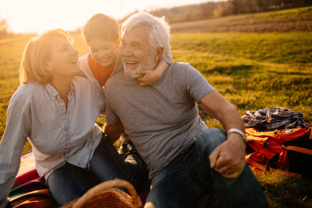 istock Picnic with my grandparents 950040874
