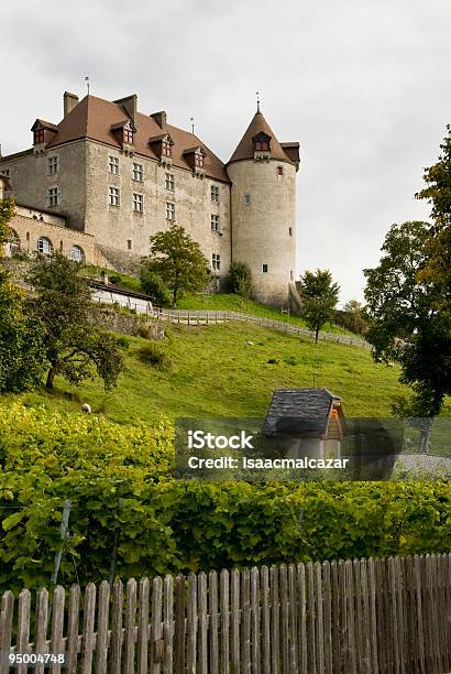 Chateaux Onu Gruyères Foto de stock y más banco de imágenes de Cantón de Friburgo - Cantón de Friburgo, Castillo - Estructura de edificio, Gruyères