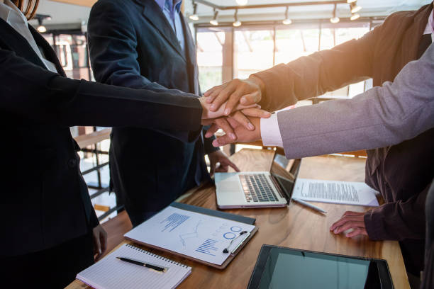 istock Business team to cooperate in the work in the enterprise. 950056422