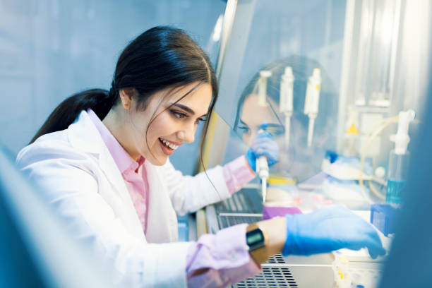 She holds the cure in her hands Female scientist with equipment and science experiments, Laboratory glassware containing chemical liquid, science research background. Photo of a student of chemistry working in laboratory. Scientist with dropper working at the laboratory fume cupboard stock pictures, royalty-free photos & images