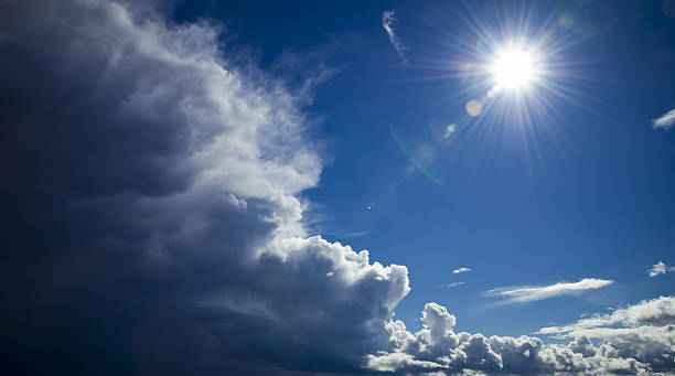 sky finit - weather change photos et images de collection