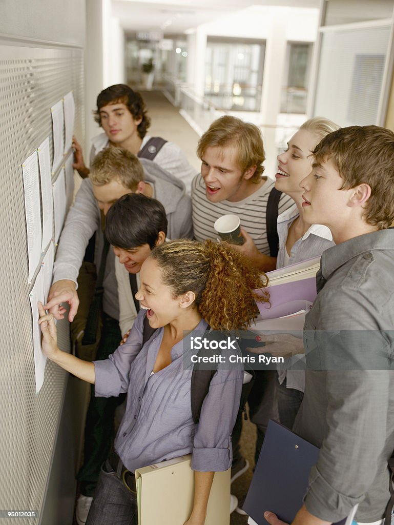 College-Studenten, die im Korridor von Testdaten - Lizenzfrei 18-19 Jahre Stock-Foto