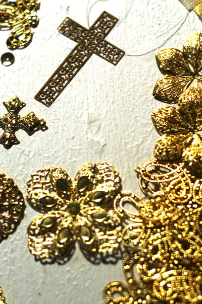 istock Golden small Jewlery 950122310