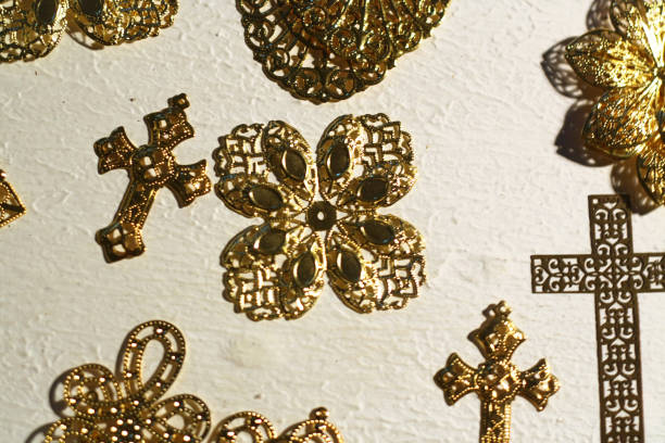 istock Golden small Jewlery 950123694