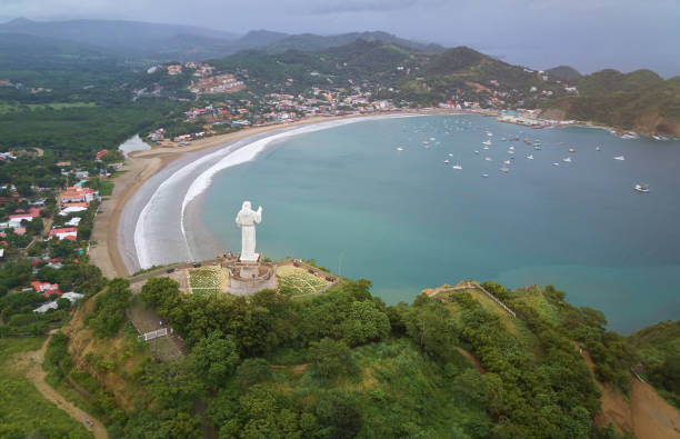 istock Statue of Jesus christ 950148884