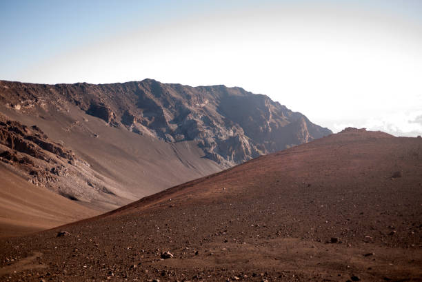 haleakala 분화구의 보기 - haleakala national park haleakala crater sunrise mountain 뉴스 사진 이미지