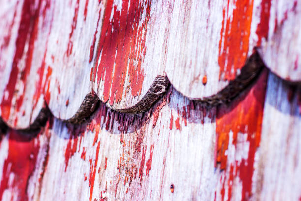 テクスチャは、赤い木製の帯状疱疹です。 - siding wood shingle house wood ストックフォトと画像