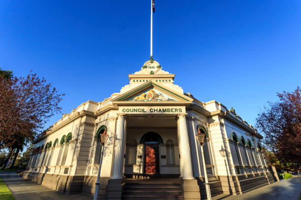 wagga wagga - camere del consiglio (council chambers) - armorial foto e immagini stock