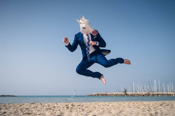 gerente de elegante máscara divertida y elegante traje - boxing caucasian men business fotografías e imágenes de stock