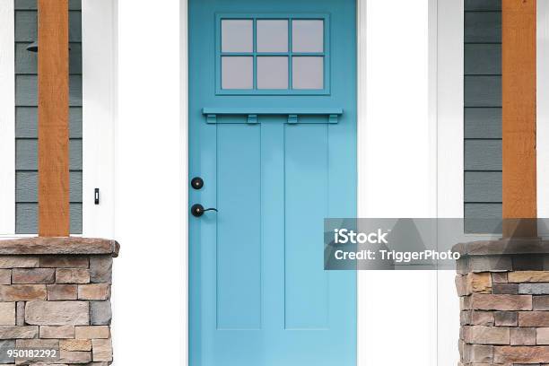 Front Haustür Stockfoto und mehr Bilder von Haustür - Haustür, Wohnhaus, Tür