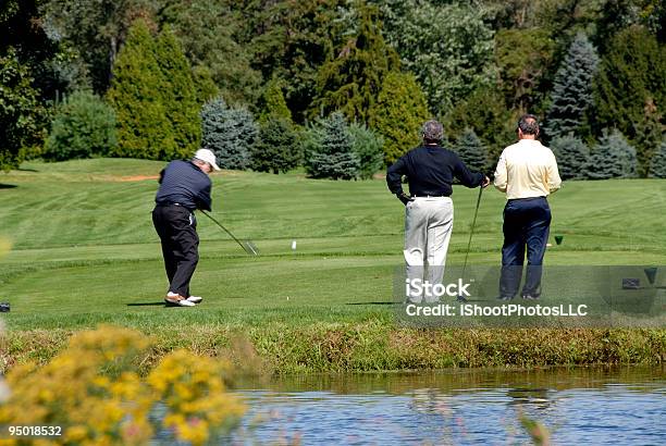 Tre Giocatori Di Golf - Fotografie stock e altre immagini di Adulto - Adulto, Attività ricreativa, Campo da golf