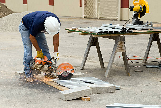 hand sägen metallnieten - sawhorse stock-fotos und bilder