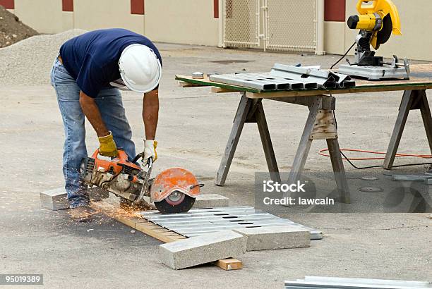 Hand Sägen Metallnieten Stockfoto und mehr Bilder von Sägebock - Sägebock, Arbeiter, Ausrüstung und Geräte