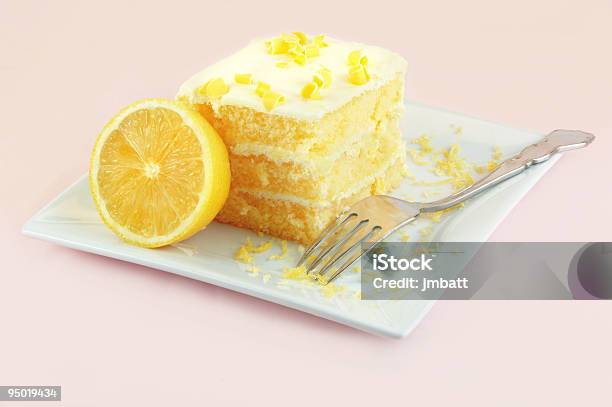 Torta Al Limone - Fotografie stock e altre immagini di Torta al limone - Torta al limone, Fetta, Dolce