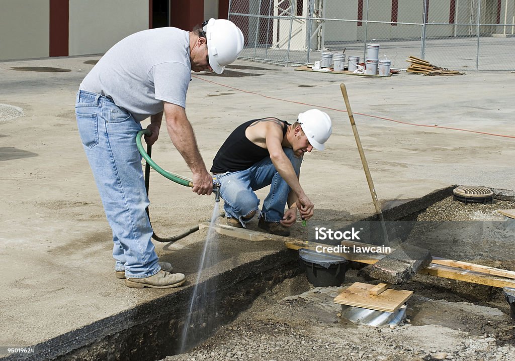 Dois trabalhadores de construção - Foto de stock de Adulto royalty-free