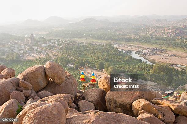 Foto de Vista Panorâmica Da Cidade Antiga Hampi e mais fotos de stock de Arcaico - Arcaico, Arquitetura, Beleza natural - Natureza