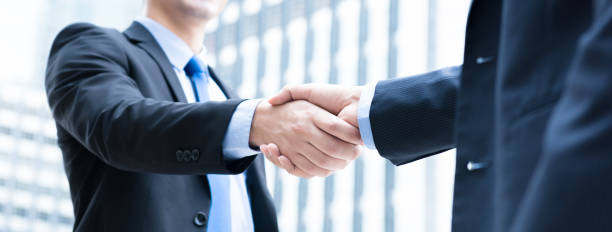 biznesmeni uścisk dłoni - human hand handshake teamwork business zdjęcia i obrazy z banku zdjęć