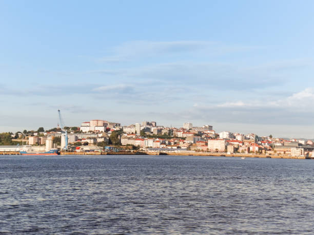 istock Ferrol mira al mar 950232310