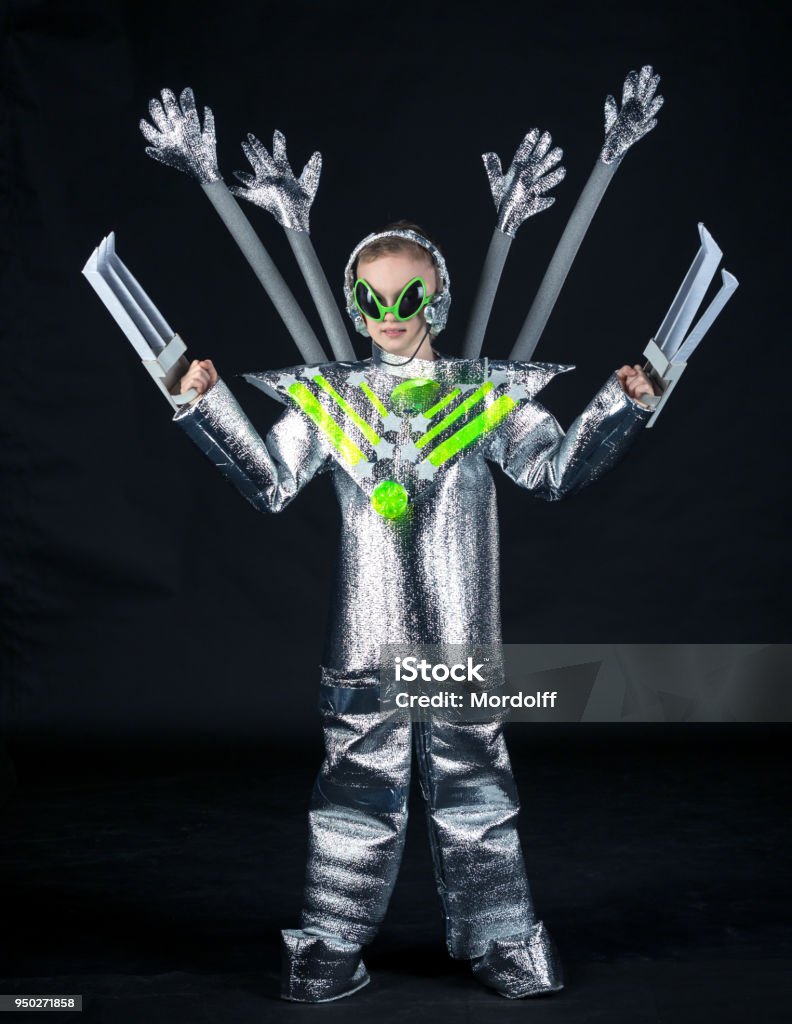 Funny Boy In Costume Alieno - Fotografie stock e altre immagini di Alieno -  Alieno, Allegro, Arredo scenico - iStock