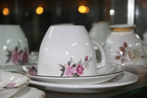 英語のアンティークやビンテージの花ボーン チャイナ茶碗とソーサー - 5902 ストックフォトと画像