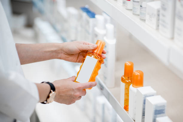 istock Taking sunscreen lotion at the pharmacy 950296600