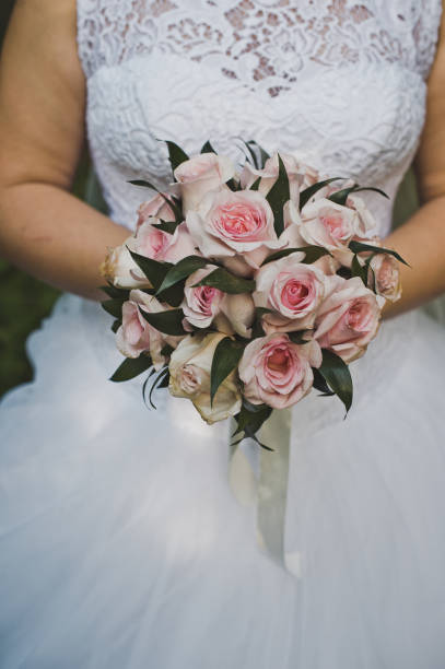 istock Bouquet in hands of bride 4342. 950297136