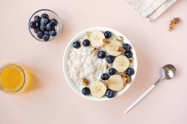 овсяная каша - oatmeal heat bowl breakfast стоковые фото и изображения