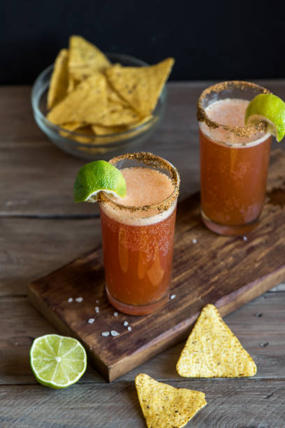 michelada (멕시코 피 묻은 맥주) - foods and drinks vegetable red chili pepper chili pepper 뉴스 사진 이미지