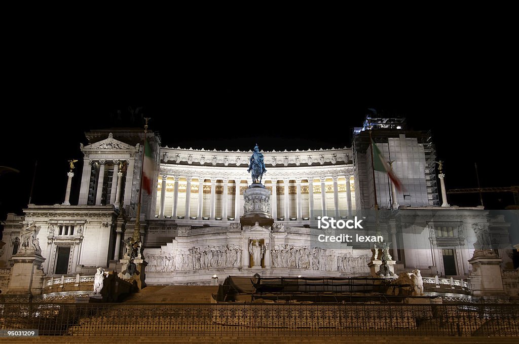 Narodowy Pomnik Victor Emmanuel II w nocy - Zbiór zdjęć royalty-free (Altare Della Patria)