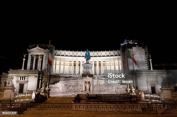 Narodowy Pomnik Victor Emmanuel Ii W Nocy - zdjęcia stockowe i więcej obrazów Altare Della Patria - Altare Della Patria, Architektura, Bez ludzi