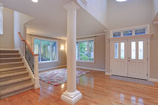 istock Impressive grand entry with very high ceiling and a lot of light. 950314308
