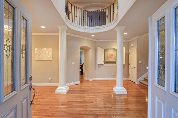 istock Impressive grand entry with very high ceiling and a lot of light. 950314852