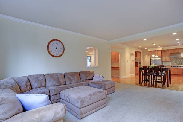 istock Spacious light home interior with light yellow walls paint color. 950317996