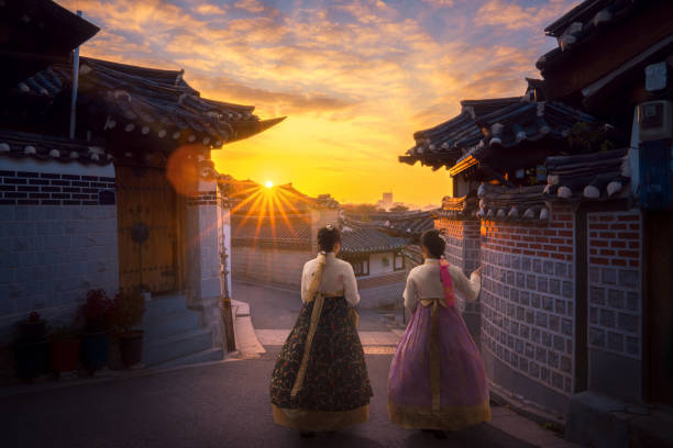 asian lady in hanbok dress walk togather in korea old city - togather imagens e fotografias de stock