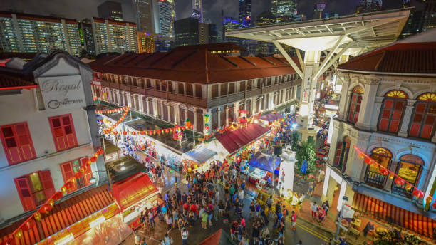 シンガポール中華街や旅行で中国の新しい年は、traviling をお楽しみください。 - temple singapore city singapore buddhism ストックフォトと画像