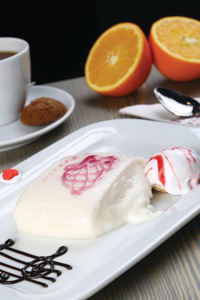 istock Chicken breast pudding - Turkish Milky Dessert 950348934