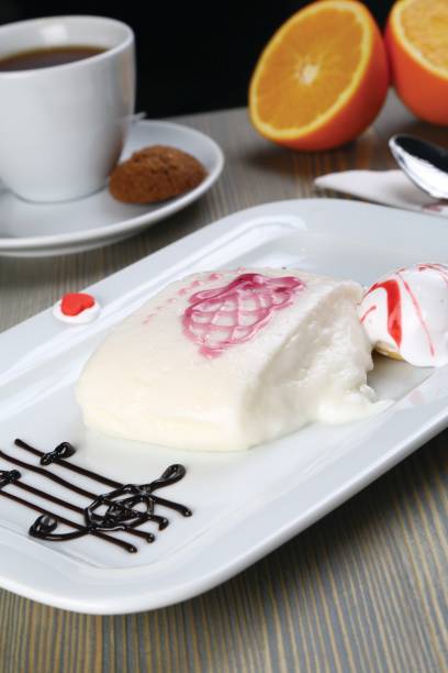 istock Chicken breast pudding - Turkish Milky Dessert 950351298