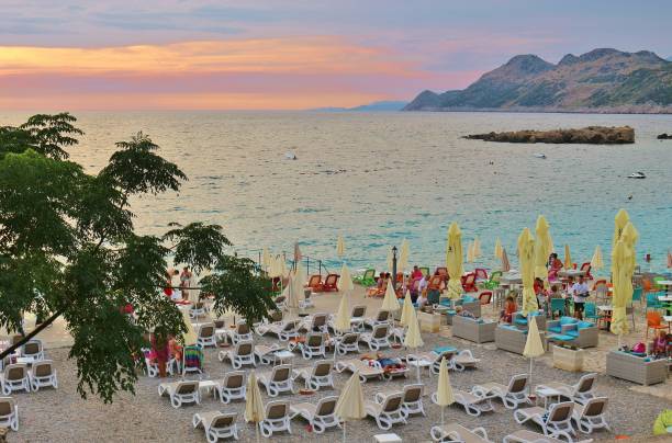 пляж и залив добра-вода в закате света. черногория, европа. - bar стоковые фото и изображения