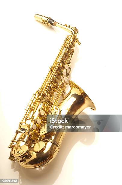 Saxofón En Fondo Blanco Foto de stock y más banco de imágenes de Motown - Motown, Amarillo - Color, Beebop