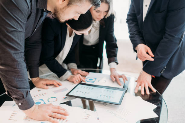 istock business meeting management troubleshooting papers 950428576