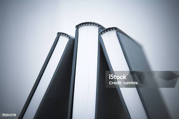 Bestseller - Fotografie stock e altre immagini di Libro - Libro, Tre oggetti, Affari