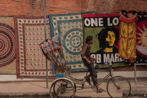 ネパールの自転車の輸送 - ミュージシャン ボブ・マーリー 写真 ストックフォトと画像