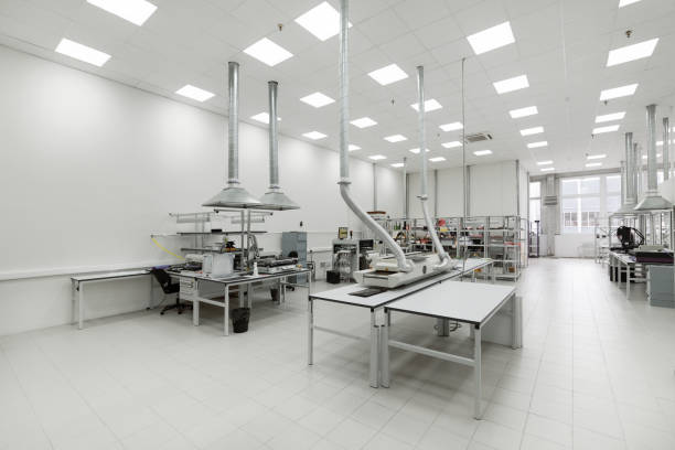 istock Shop production of printed circuit boards 950450332